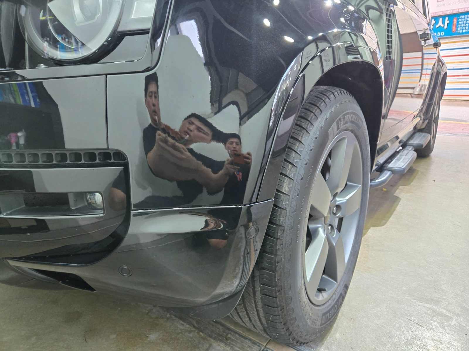 서울 동대문 랜드로버 디펜더 앞휀더·범퍼 판금도색 작업 후